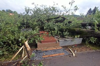 Silná búrka spôsobila v sobotu na severe Slovenska energetickú kalamitu