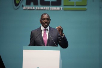 Klimatická zmena ničí hospodársky pokrok Afriky, upozornil kenský prezident Ruto