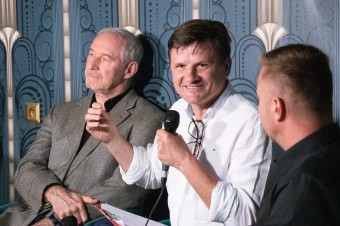 Bývalý šéf KDH, laicizovaný kňaz a emeritný arcibiskup v liberálnej kaviarni