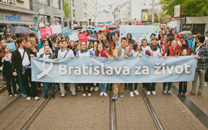 V nedeľu si pripomenieme dôstojnosť nenarodených detí a tehotných matiek