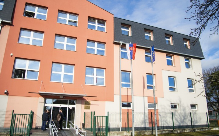 Špecializované trestné inštitúcie sú pod paľbou desaťročia