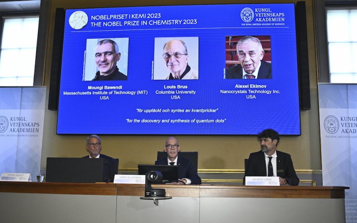 Nobelovu cenu za chémiu udelili za objav a syntézu kvantových bodiek