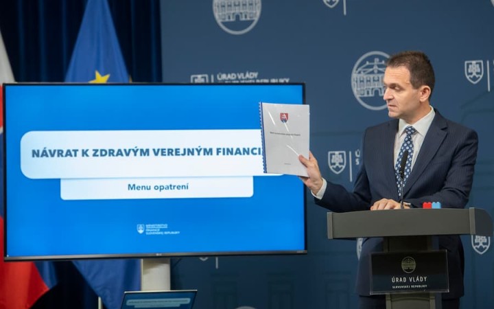 Vláda bude musieť rýchlo pripraviť rozpočet, dokáže sa vyhnúť šetreniu?