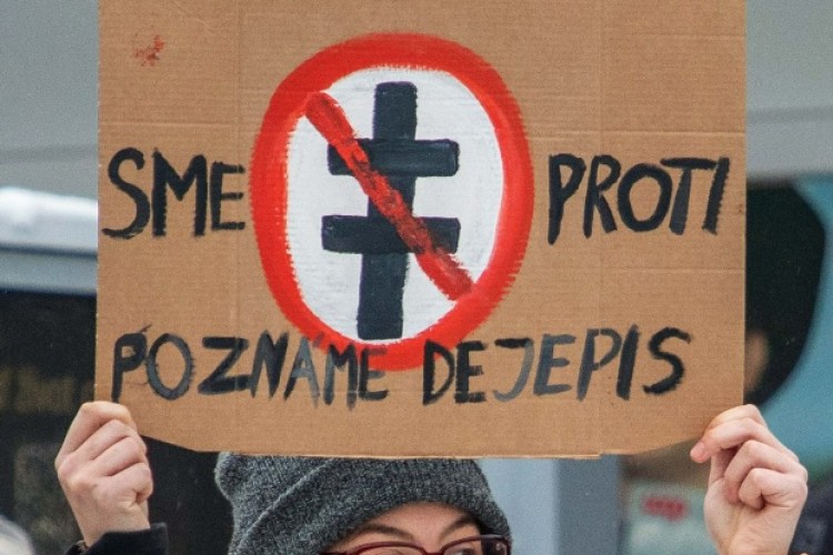 Čo s kotlebovskými kňazmi?