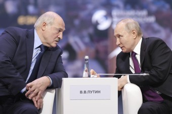 Lukašenko a Putin v hybridnej vojne so Západom