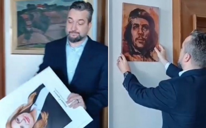 Podobizeň Che Guevaru v pracovni podpredsedu NR SR
