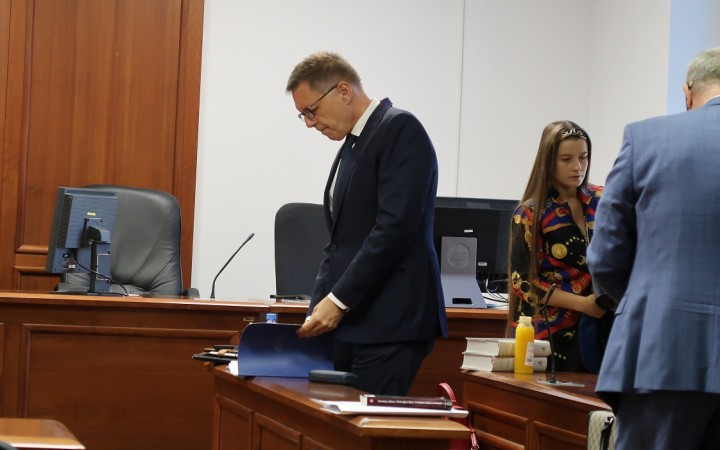 Na súdny proces s guvernérom NBS Kažimírom sa dostavili traja svedkovia