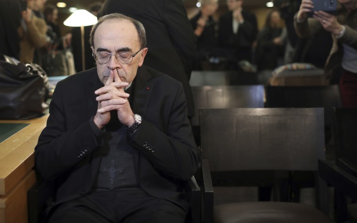 Francúzsky kardinál dostal šesť mesiacov za krytie pedofilného kňaza.