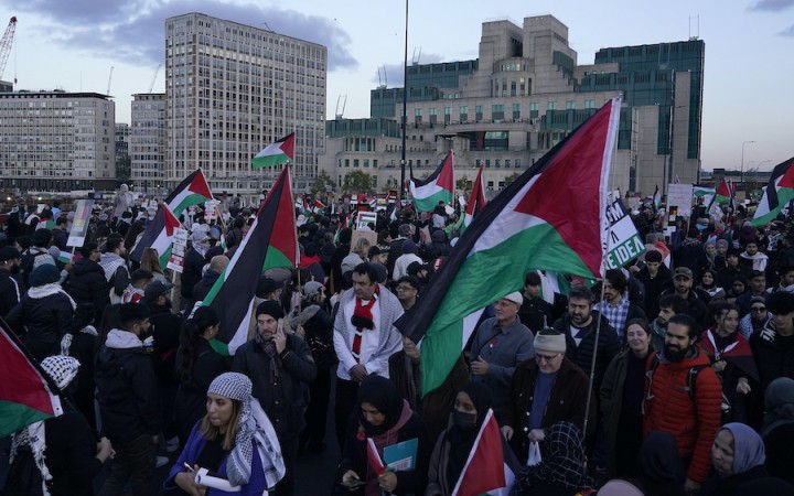 Státisíce ľudí pochodovali v Londýne na podporu Palestínčanov