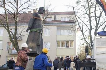 V Gdansku odstránili sochu kňaza obviňovaného z pedofílie 