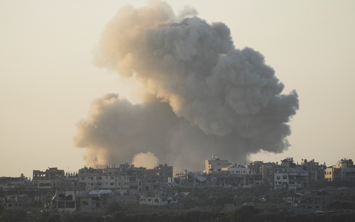 Izrael bombardoval Pásmo Gazy po vyhlásení, že Hamas je pred rozpadom