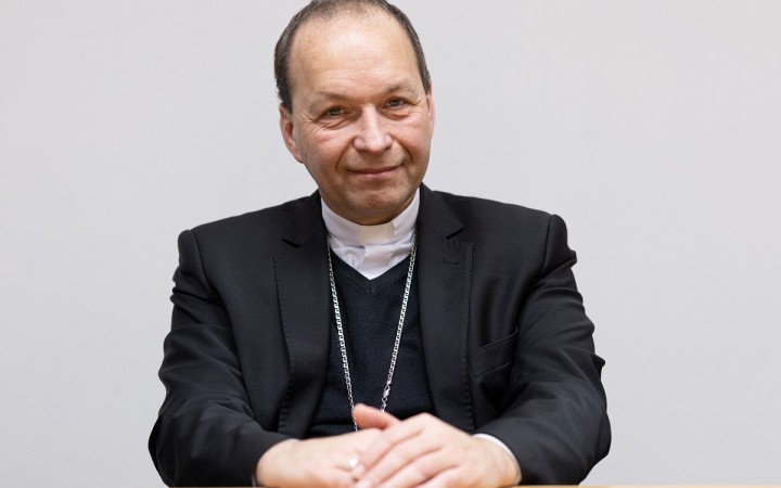 Ísť na námestia vyzýva aj pápež, tam prídu na rozhovor aj nahnevaní či ateisti