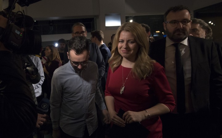 Do druhého kola prezidentských volieb postúpili Čaputová a Šefčovič