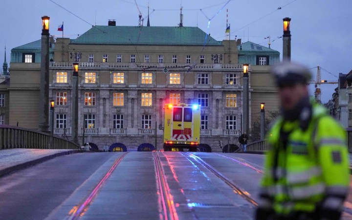 Útočník zabil štrnásť ľudí, predtým aj svojho otca. Inšpiroval sa zrejme v Rusku
