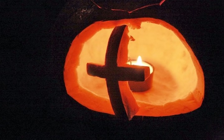 Halloweenske večierky nahrádzajú párty všetkých svätých
