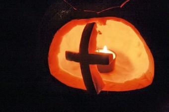 Halloweenske večierky nahrádzajú párty všetkých svätých