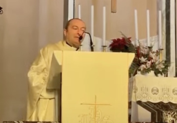 Taliansky kňaz vyhl&aacute;sil, že Franti&scaron;ek je &bdquo;antip&aacute;pež&ldquo;, biskup ho exkomunikoval