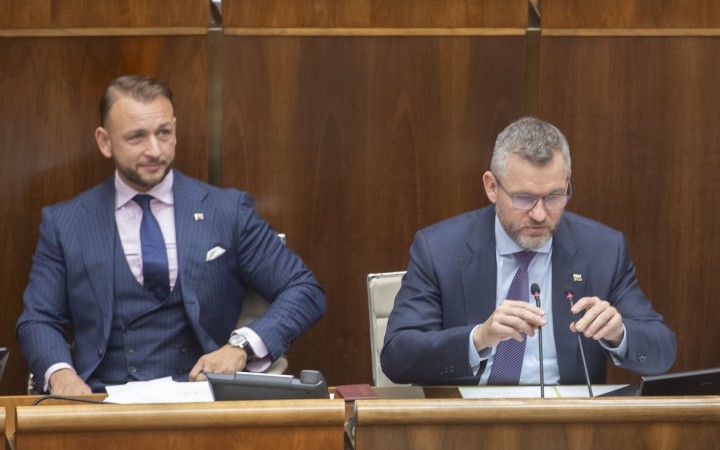Pellegrini môže byť na čele Hlasu, aj keď bude prezidentom, vraví Šutaj Eštok