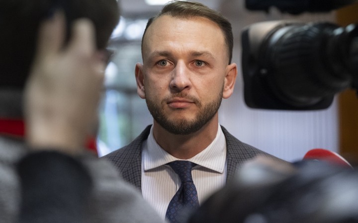 Rezort vnútra má doplatiť plat vyšetrovateľovi NAKA Mašinovi, rozhodol súd