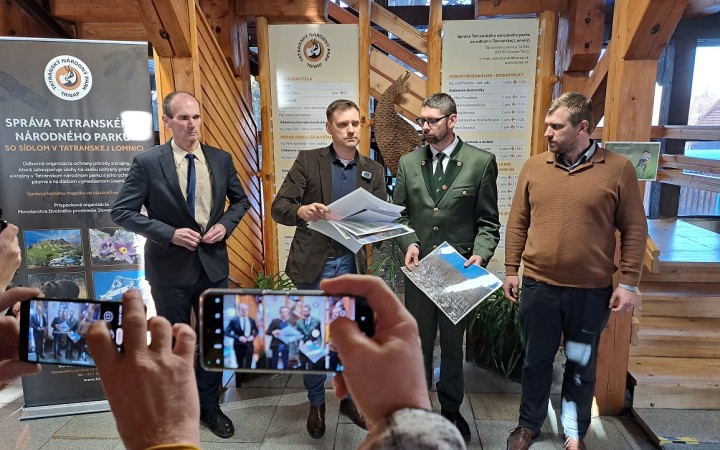 Peter Olexa odstúpil z funkcie. Tvrdí, že ide o politický boj