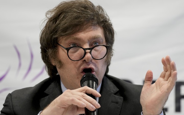 Ako hodilo Politico do jedného vreca libertariána Mileia so socialistom Ficom