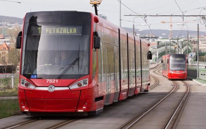 Bratislava nevie garantovať konkrétny termín dokončenia električky v Petržalke