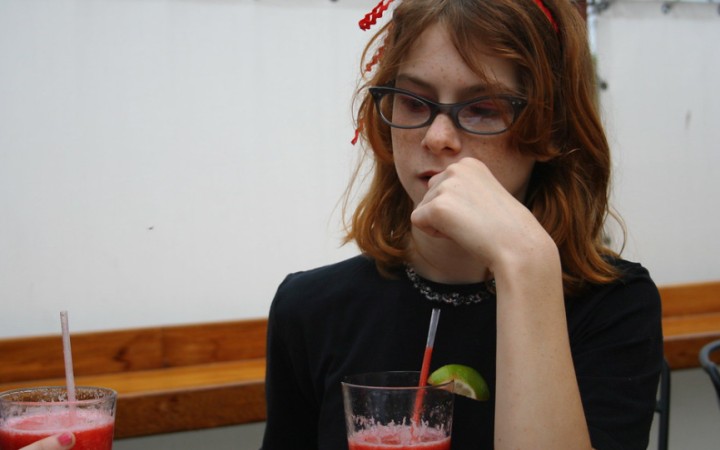 Dcéra chce schudnúť a drží diétu. Mám jej dovoliť experimentovať s jedlom?