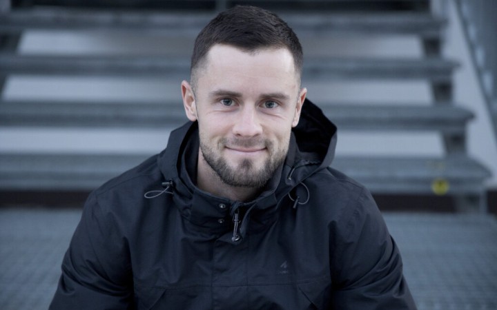 Stačí si kúpiť v bazári dve činky. Po päťdesiatke si už s rátaním krokov nevystačíte