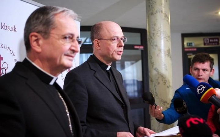 Biskupi sa zaoberali ochranou života i prijímaním pre rozvedených