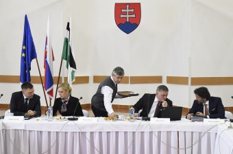 Odobrila pomoc so zmiernením následkov po zemetrasení