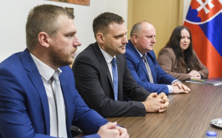 Envirorezort prizýva poľovníkov aj políciu, zásahové tímy neruší