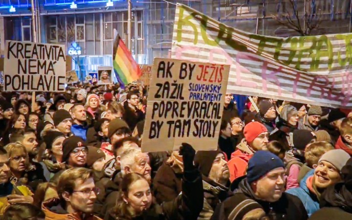 Majú ho liberáli a progresívci voči katolíkom a konzervatívcom. Nie naopak