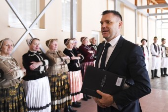 Taraba sa chváli spustením ich likvidácie, no len skopíroval úradnícku vládu