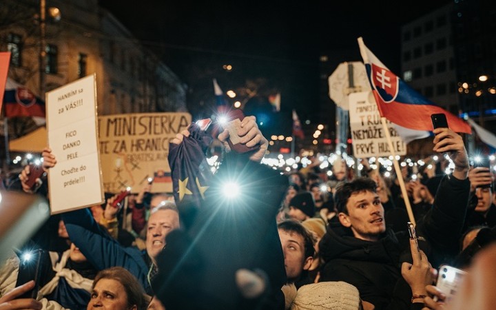 Do týždňa môžu byť trestné zmeny schválené. Do ulíc vyšli opäť tisíce ľudí