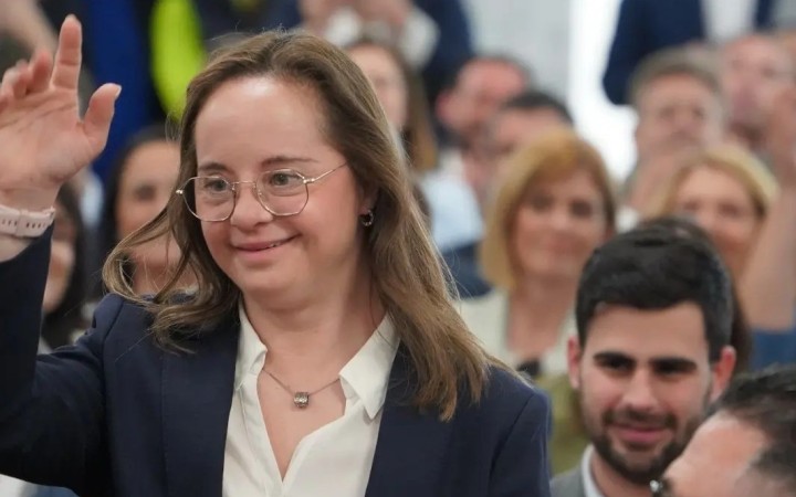 Ako prvá to dotiahla až do parlamentu. Neznáša, keď ju ľudia berú ako dieťa