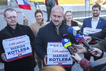 Marian Kotleba odovzdal do Národnej rady svojich viac ako 20-tisíc podpisov
