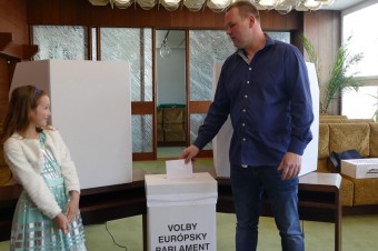 EPP vo volebnom programe plánuje zvrátiť zákaz spaľovacích motorov