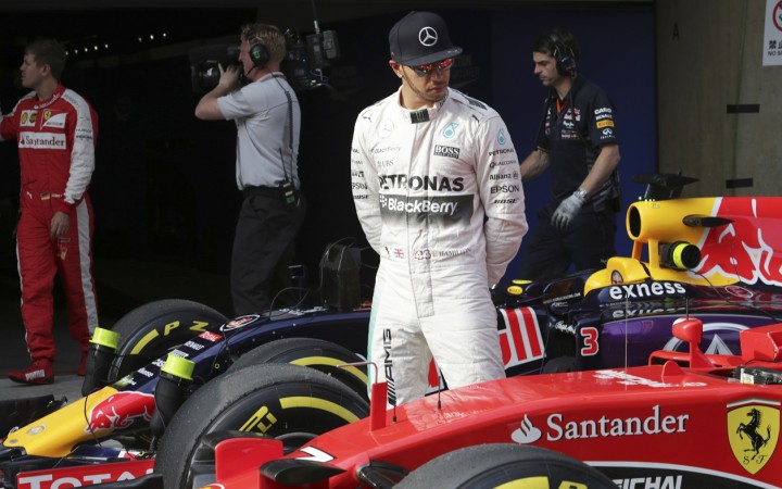 Lewis Hamilton mieri z Mercedesu k veľkému rivalovi Ferrari