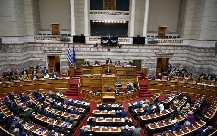 Grécko legalizovalo sobáše aj adopcie detí pre páry rovnakého pohlavia