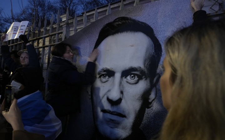 Navaľnyj zomrel v gulagu. Jeho smrť má byť ponaučením pre zvyšok opozície