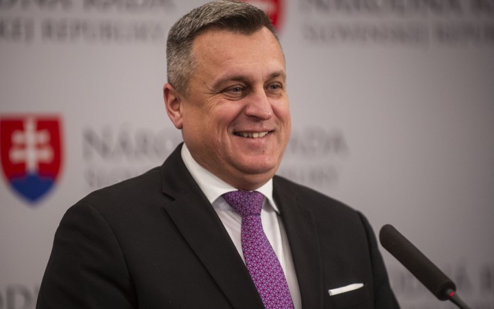 SNS navrhuje obnoviť skupiny priateľstva s Ruskom a Bieloruskom