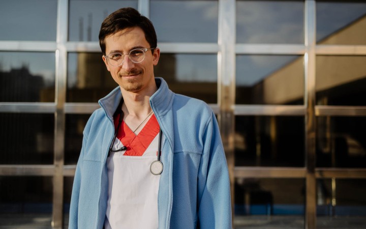 Začínajúci lekári sú neraz tlačení liečiť pacientov tak, ako sa to už robiť nemá