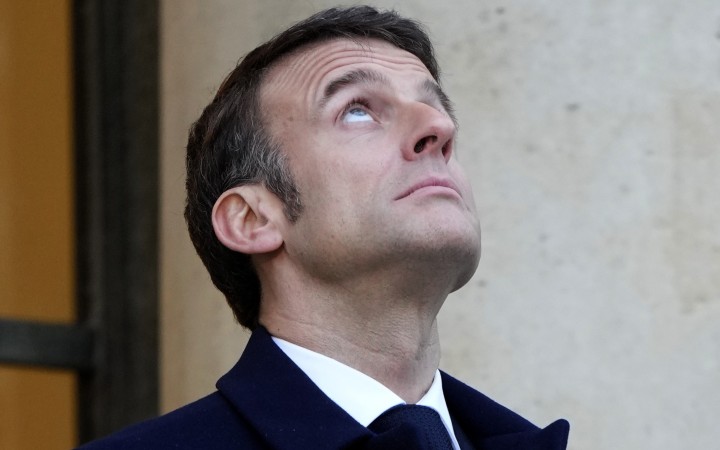 Vojaci na Ukrajinu nepôjdu. Ako francúzsky prezident zaskočil celú EÚ