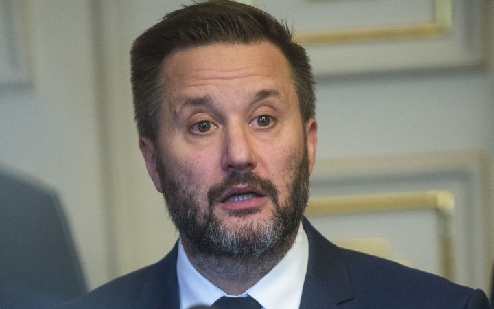 Hlavné mesto pod Vallovým vedením preberá spôsoby Fica a Danka