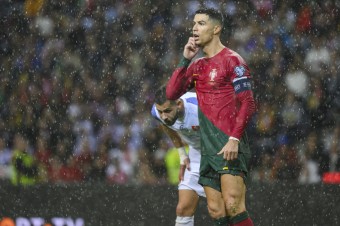 Futbalista Ronaldo dostal jednozápasový dištanc a pokutu za obscénne gesto