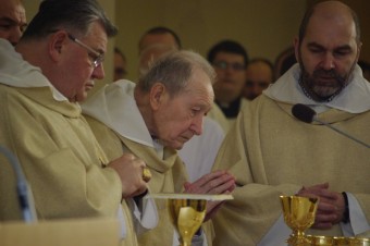 Pocta kardinála Duku zosnulému pátrovi Akvinasovi