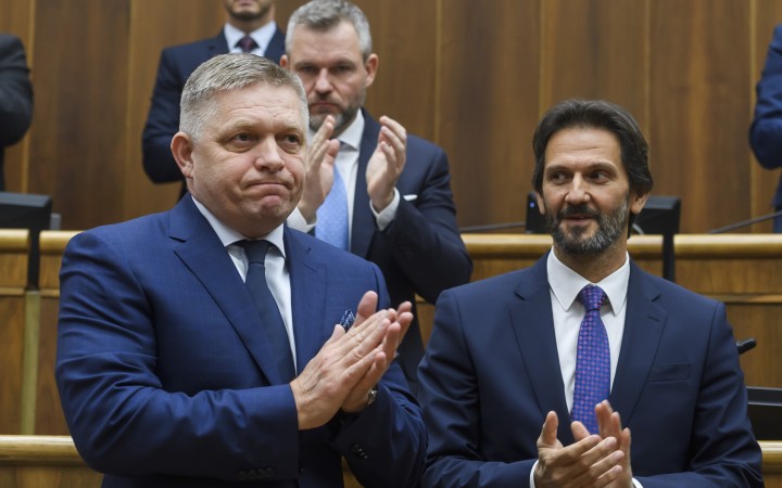 Smer ani PS ďalej nerastú. Maďari by boli späť v parlamente, Republika nie