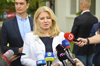 Neznáma žena v nepríčetnom stave sa v noci vlámala na dvor prezidentky v Pezinku
