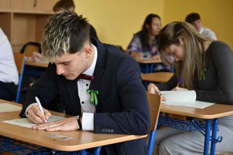 Maturanti píšu sloh zo slovenčiny, na výber majú štyri témy