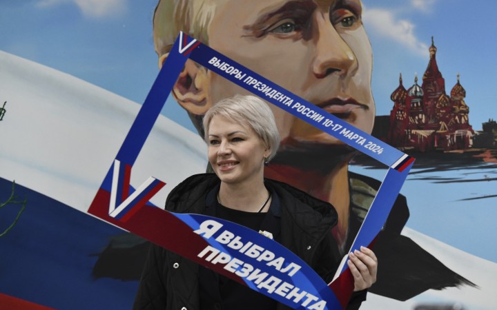 Protestné akty, kyberútoky, ale aj výbušniny v ukrajinskej hlasovacej miestnosti